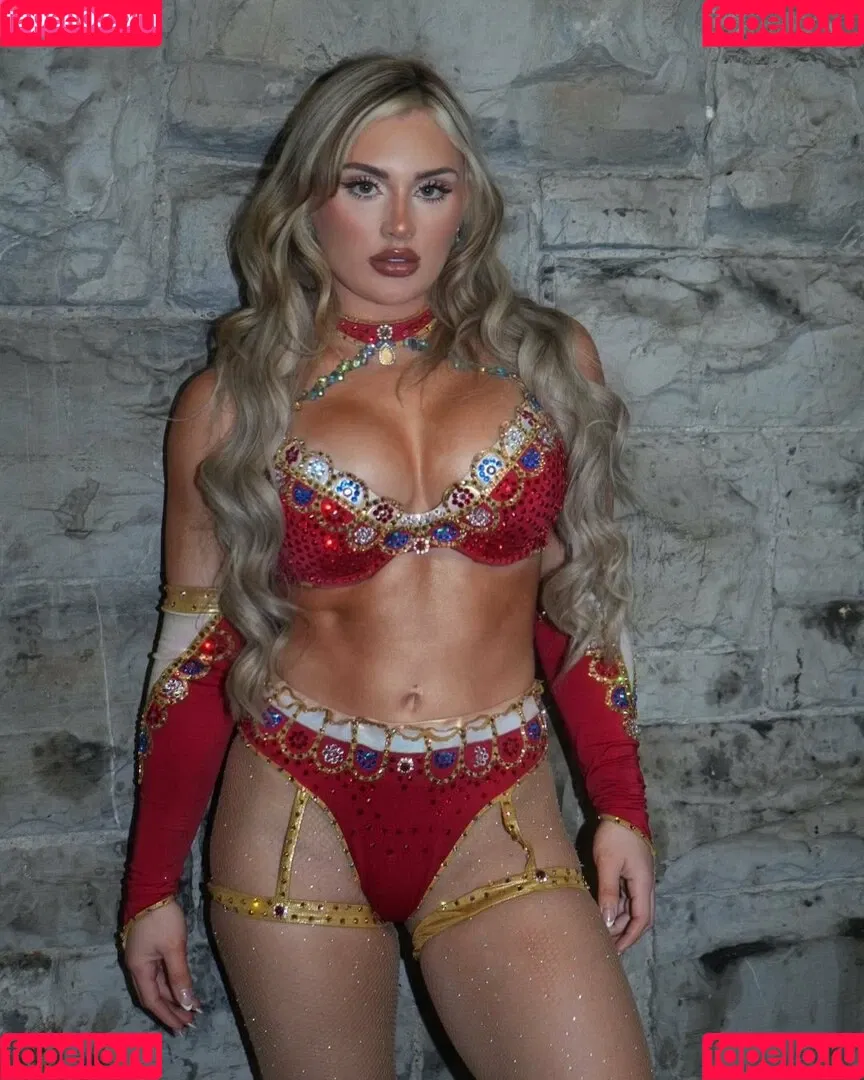 Tiffany Stratton / tiffany_stratton / tiffanywwe / tiffstrattonwwe Nude Leaks OnlyFans Onlyfans Photo Gallery 