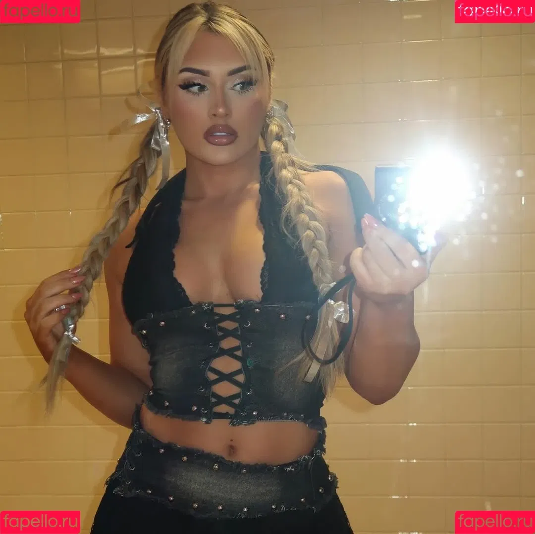 Tiffany Stratton / tiffany_stratton / tiffanywwe / tiffstrattonwwe Nude Leaks OnlyFans Onlyfans Photo Gallery 