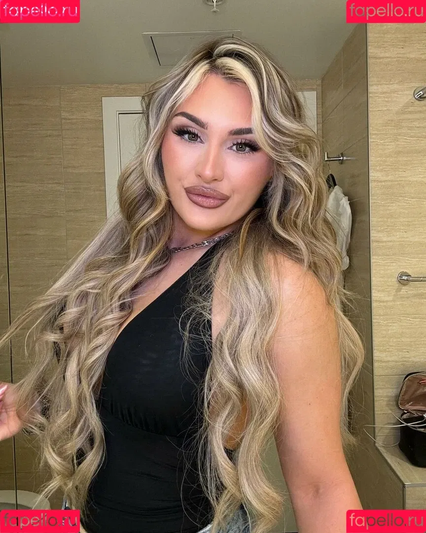 Tiffany Stratton / tiffany_stratton / tiffanywwe / tiffstrattonwwe Nude Leaks OnlyFans Onlyfans Photo Gallery 