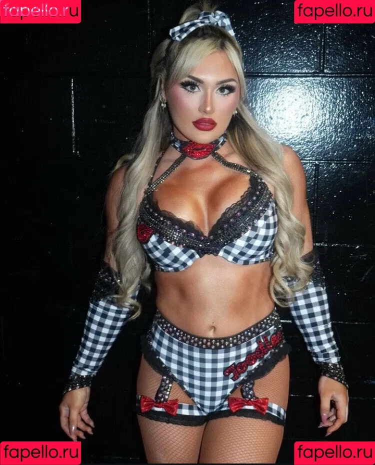 Tiffany Stratton / tiffany_stratton / tiffanywwe / tiffstrattonwwe Nude Leaks OnlyFans Onlyfans Photo Gallery 