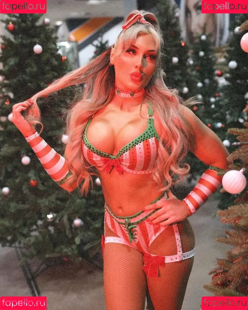 Tiffany Stratton / tiffany_stratton / tiffanywwe / tiffstrattonwwe Nude Leaks OnlyFans Onlyfans Photo Gallery 