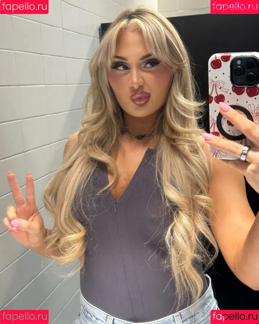Tiffany Stratton / tiffany_stratton / tiffanywwe / tiffstrattonwwe Nude Leaks OnlyFans Onlyfans Photo Gallery 