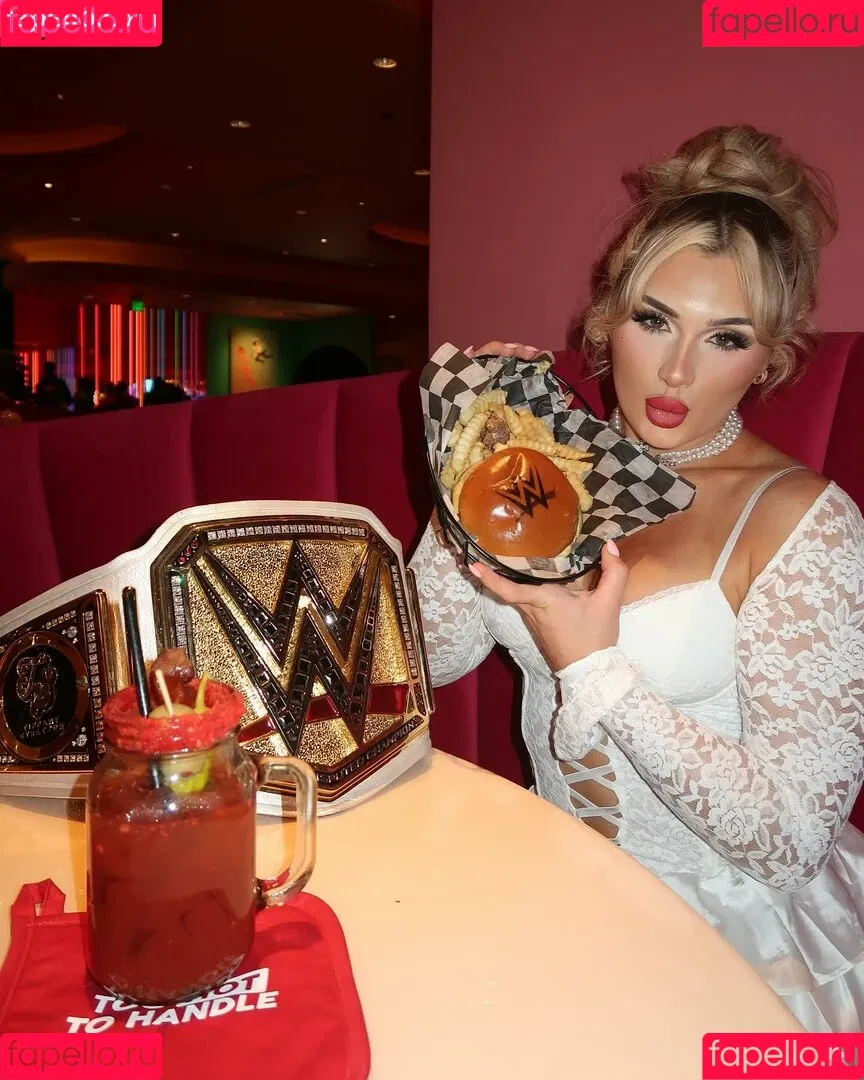Tiffany Stratton / tiffany_stratton / tiffanywwe / tiffstrattonwwe Nude Leaks OnlyFans Onlyfans Photo Gallery 