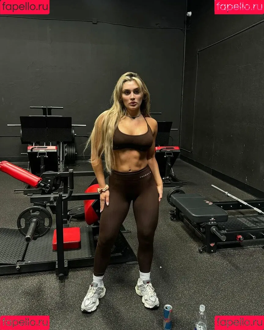 Tiffany Stratton / tiffany_stratton / tiffanywwe / tiffstrattonwwe Nude Leaks OnlyFans Onlyfans Photo Gallery 