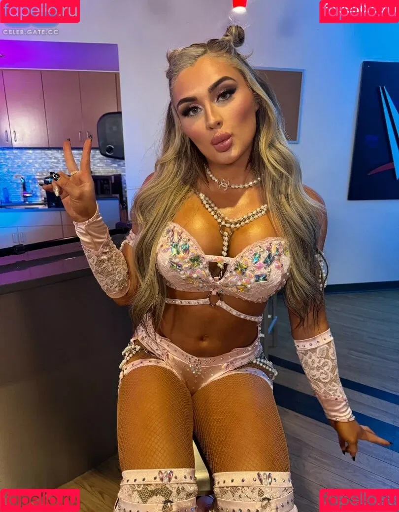 Tiffany Stratton / tiffany_stratton / tiffanywwe / tiffstrattonwwe Nude Leaks OnlyFans Onlyfans Photo Gallery 