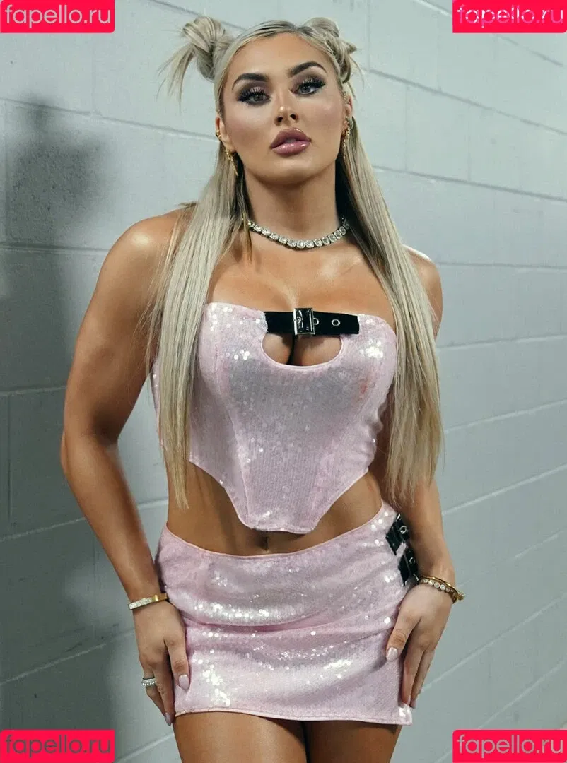 Tiffany Stratton / tiffany_stratton / tiffanywwe / tiffstrattonwwe Nude Leaks OnlyFans Onlyfans Photo Gallery 