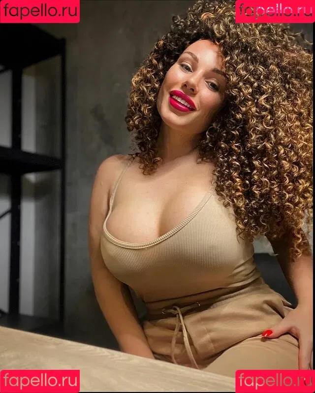 Curly_quennn / Paulina Fok / curly_queennnn / u351765297 Nude Leaks OnlyFans Onlyfans Photo Gallery 