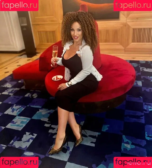Curly_quennn / Paulina Fok / curly_queennnn / u351765297 Nude Leaks OnlyFans Onlyfans Photo Gallery 