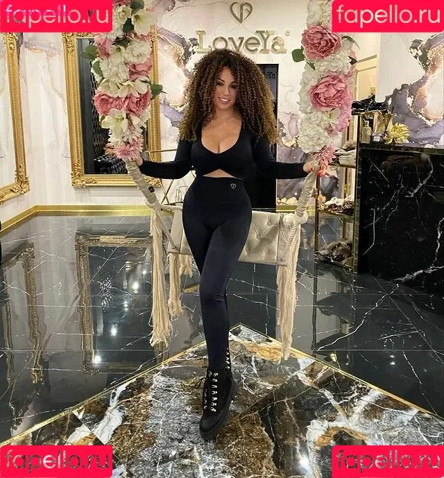 Curly_quennn / Paulina Fok / curly_queennnn / u351765297 Nude Leaks OnlyFans Onlyfans Photo Gallery 