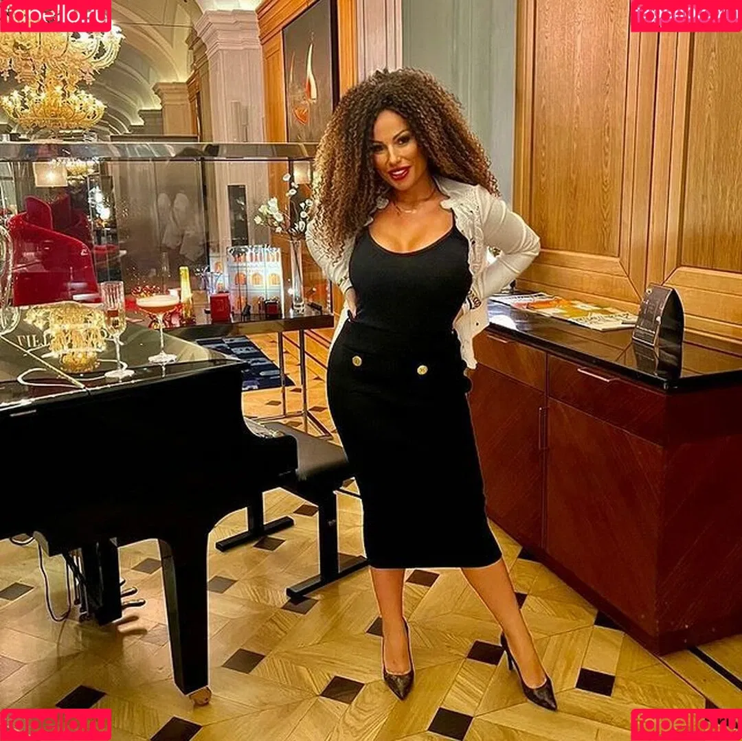 Curly_quennn / Paulina Fok / curly_queennnn / u351765297 Nude Leaks OnlyFans Onlyfans Photo Gallery 