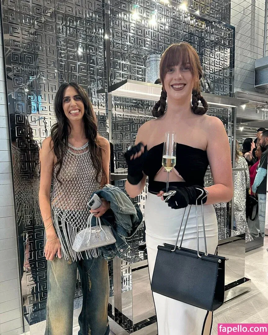 Hila Klein / ethanklein / kleinhila Onlyfans Photo Gallery 