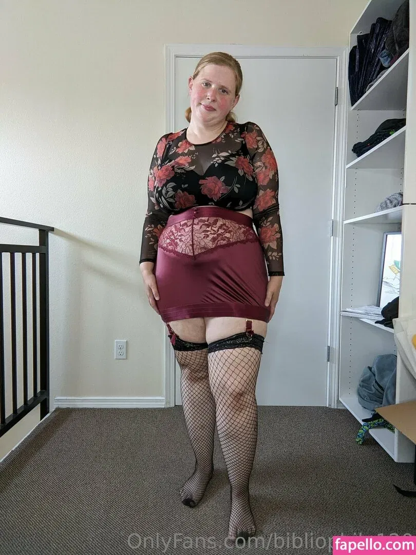 bibliophile120 / bibliophile121 / bibliophile_120 Onlyfans Photo Gallery 