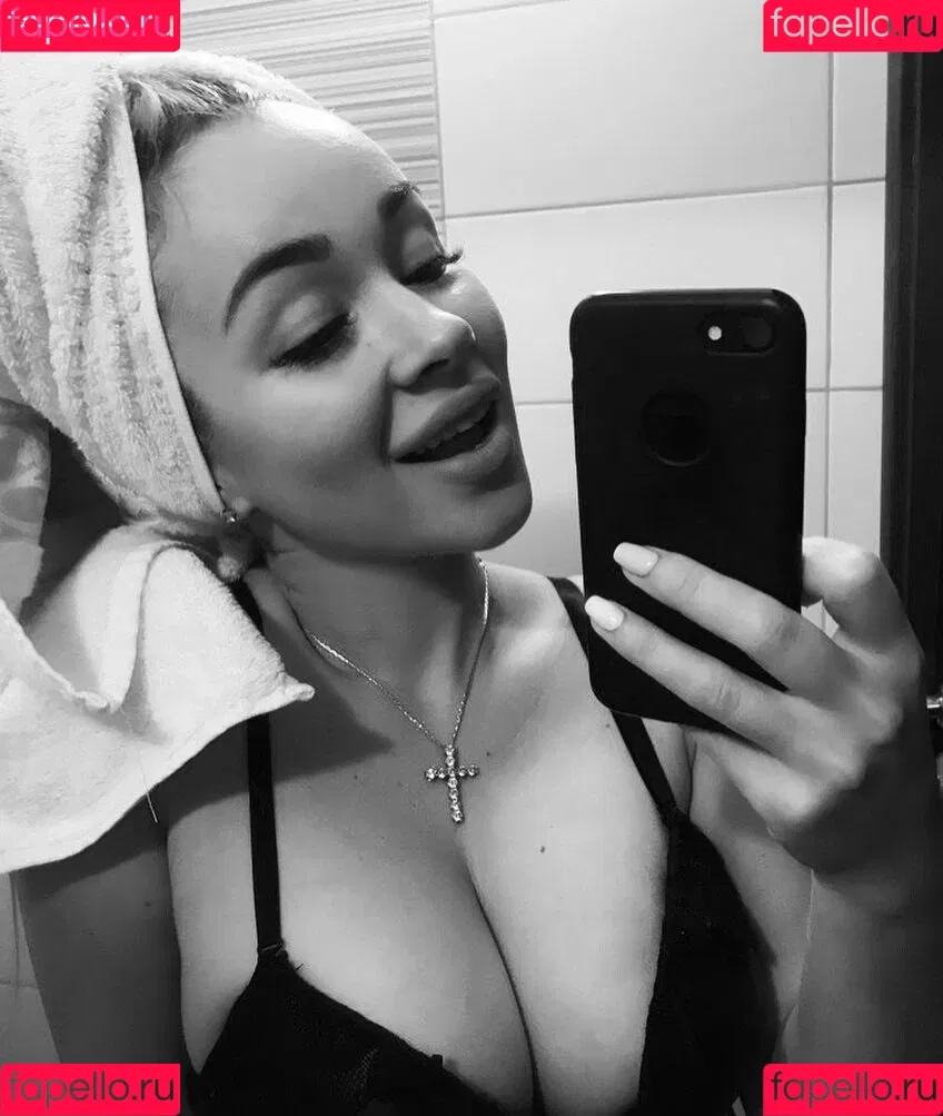 Anna Kostenko / annetkostenko Onlyfans Photo Gallery 