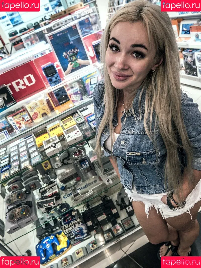 Anna Kostenko / annetkostenko Onlyfans Photo Gallery 