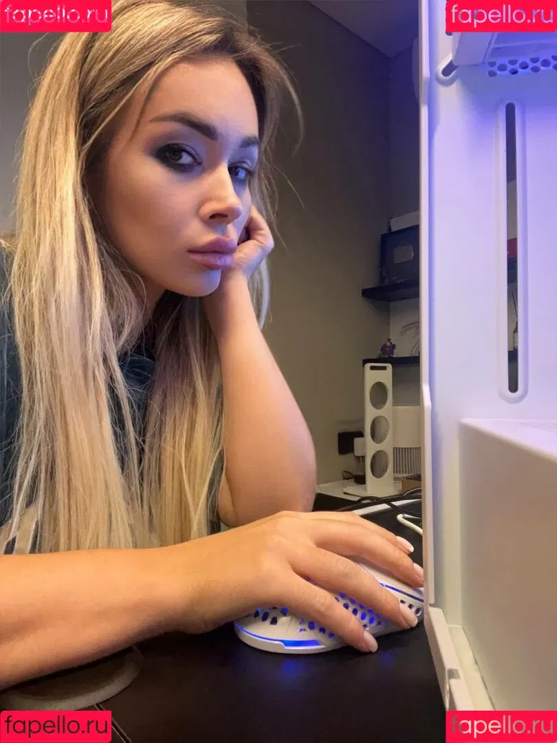 Anna Kostenko / annetkostenko Onlyfans Photo Gallery 