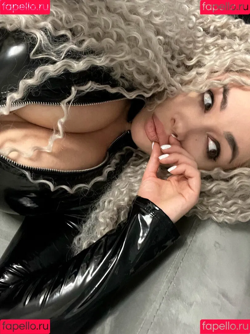 Anna Kostenko / annetkostenko Onlyfans Photo Gallery 