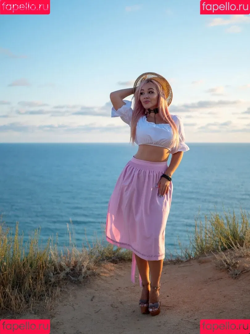 Anna Kostenko / annetkostenko Onlyfans Photo Gallery 