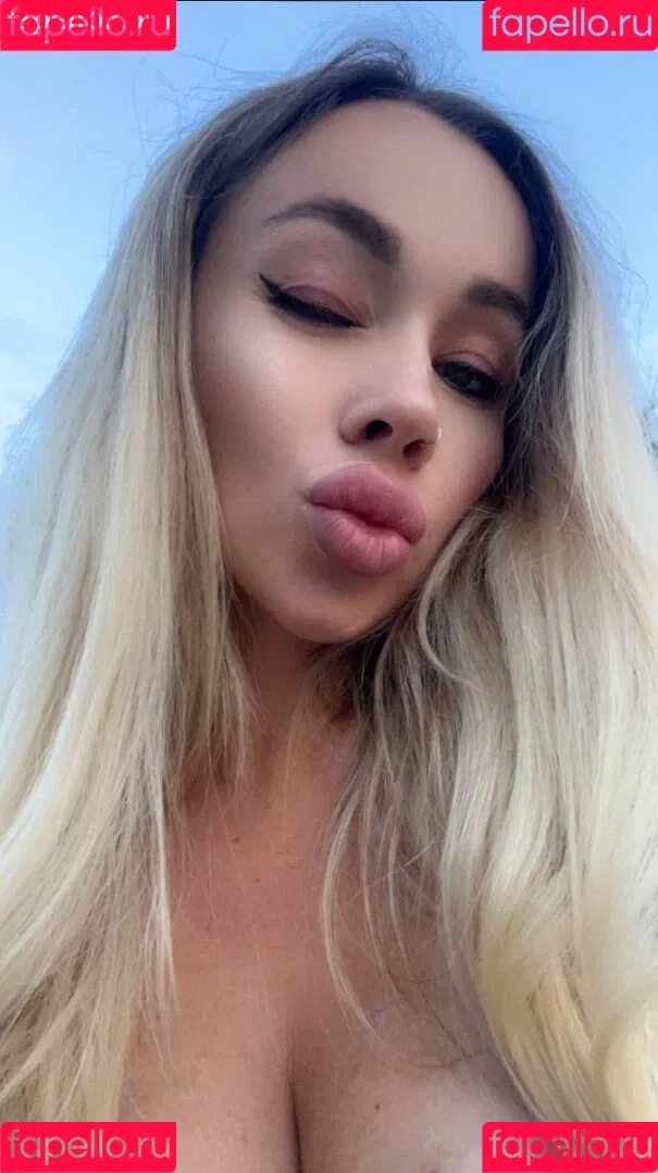 Anna Kostenko / annetkostenko Onlyfans Photo Gallery 