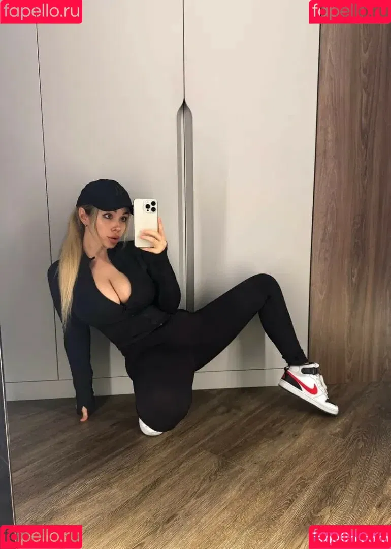 Anna Kostenko / annetkostenko Onlyfans Photo Gallery 