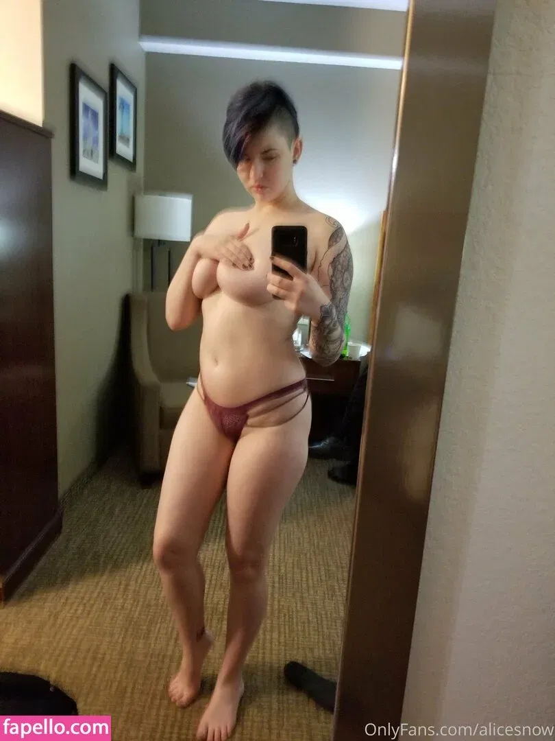 alicesnow / byalicesnow Onlyfans Photo Gallery 