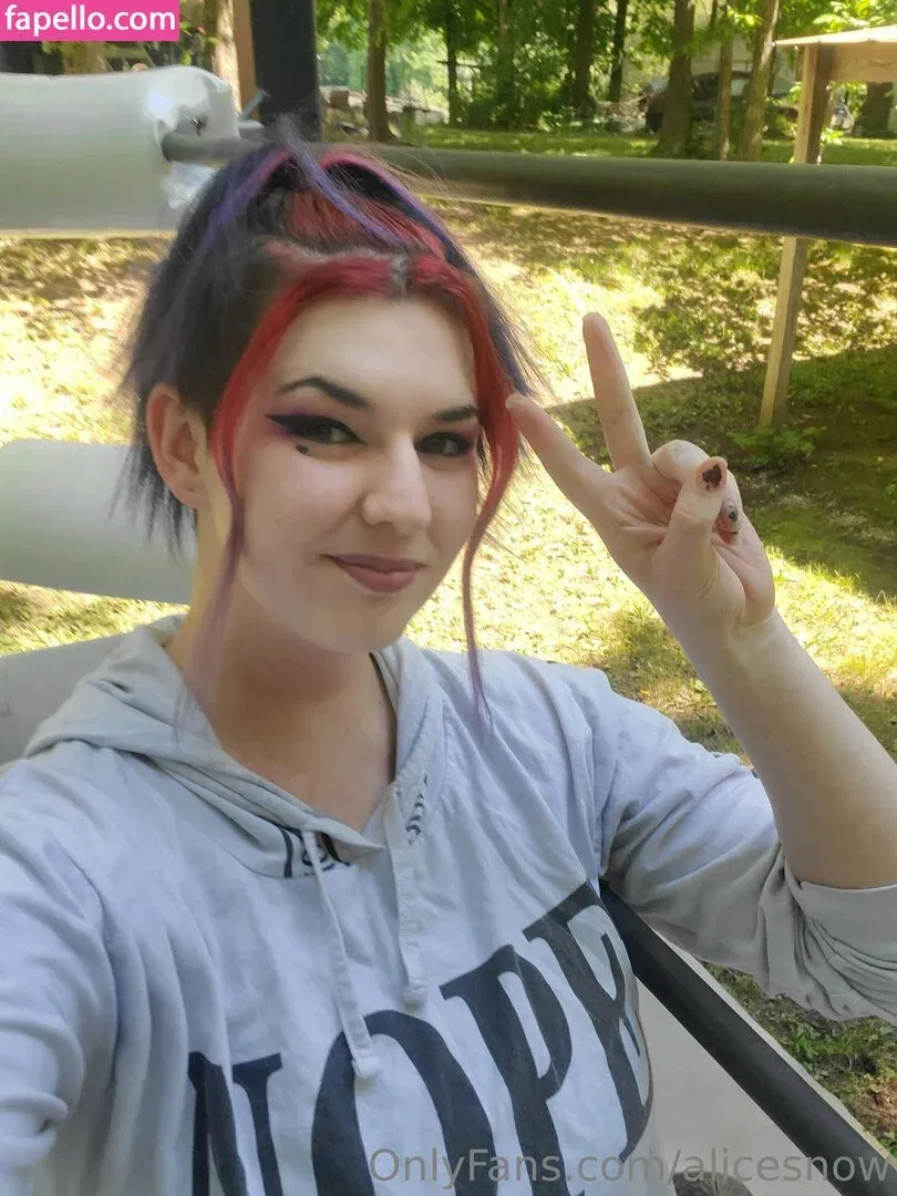 alicesnow / byalicesnow Onlyfans Photo Gallery 