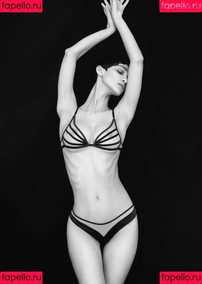 Paula Bulczynska / SPRING STUDIO 봄 / kpop.studio.bom / studiobom Onlyfans Photo Gallery 