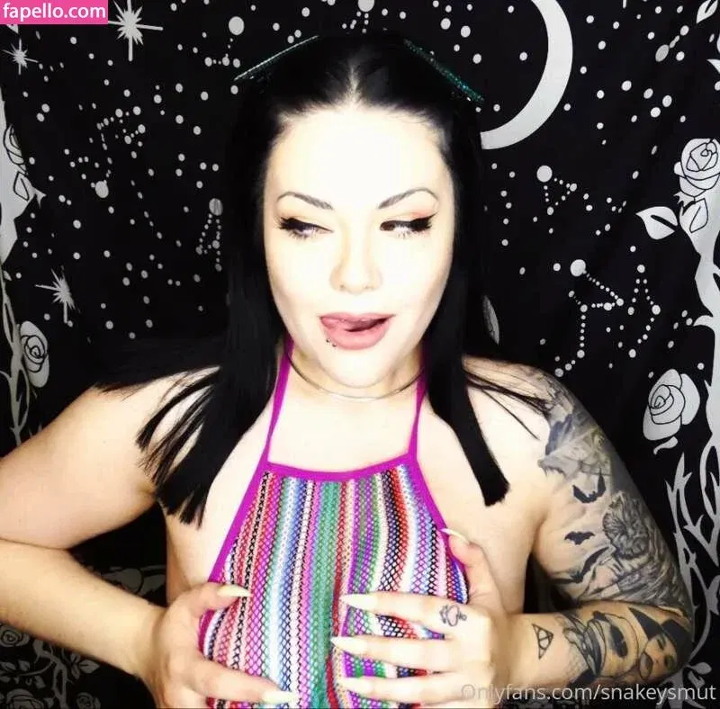 SnakeySmut / Victoria / https: / reel Onlyfans Photo Gallery 