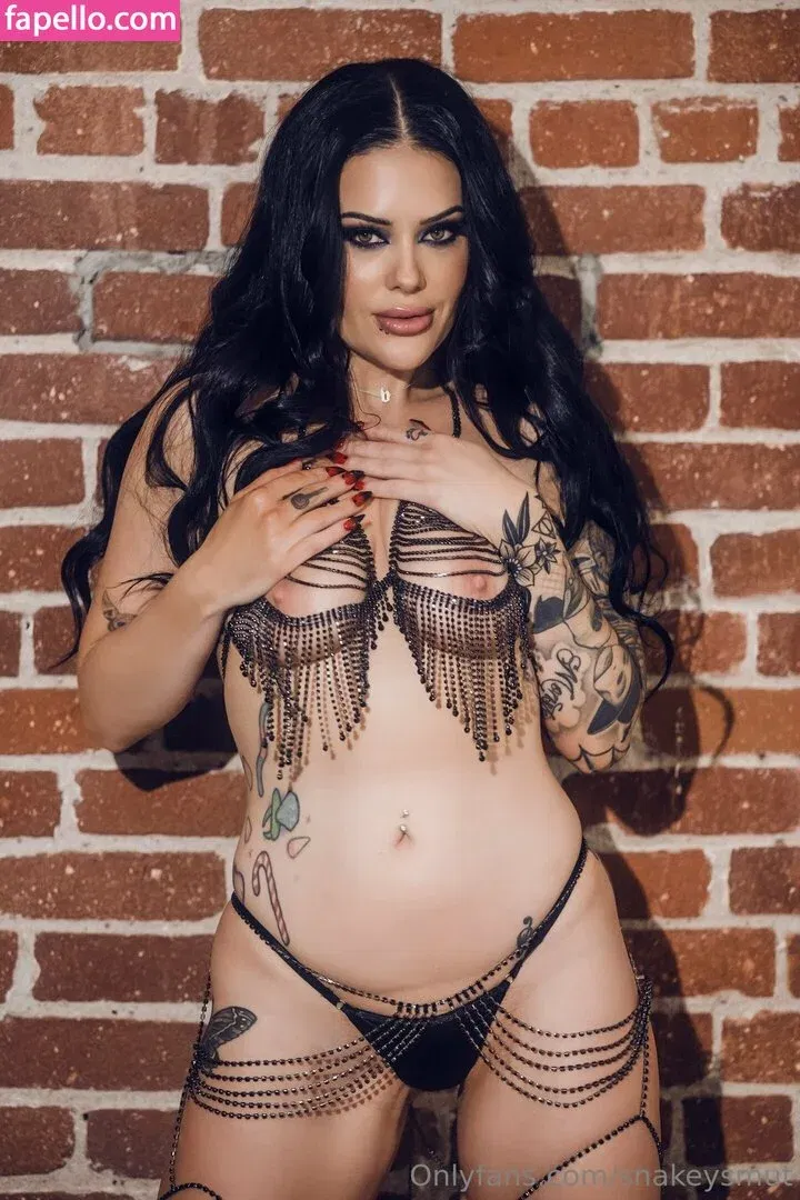 SnakeySmut / Victoria / https: / reel Onlyfans Photo Gallery 