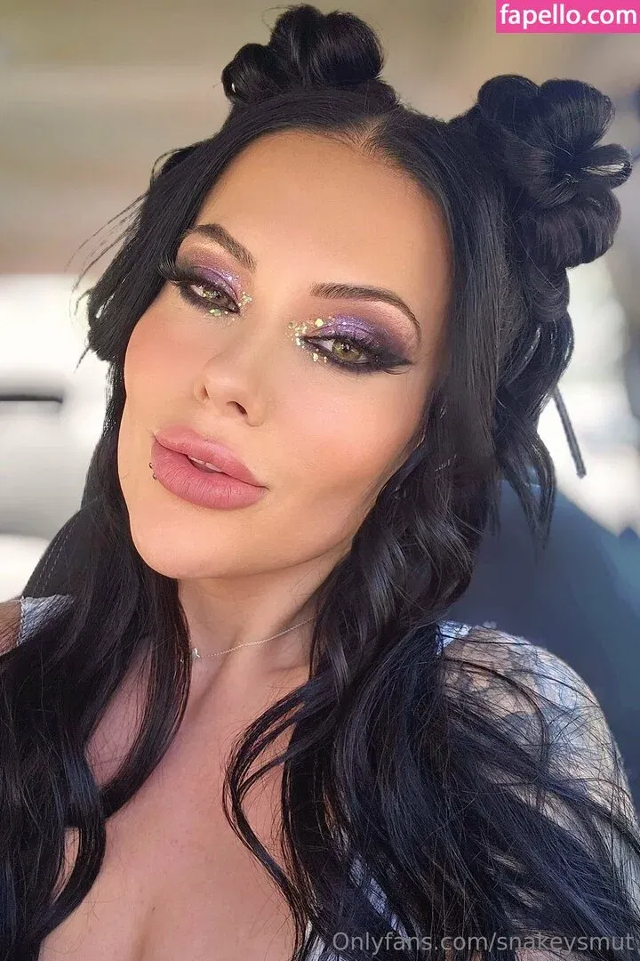 SnakeySmut / Victoria / https: / reel Onlyfans Photo Gallery 