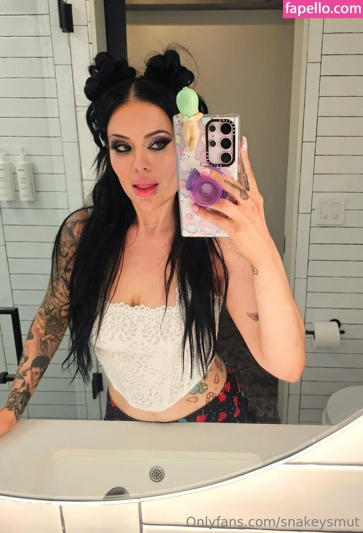 SnakeySmut / Victoria / https: / reel Onlyfans Photo Gallery 