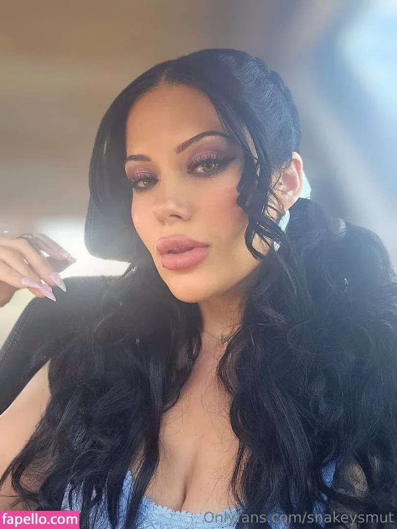 SnakeySmut / Victoria / https: / reel Onlyfans Photo Gallery 
