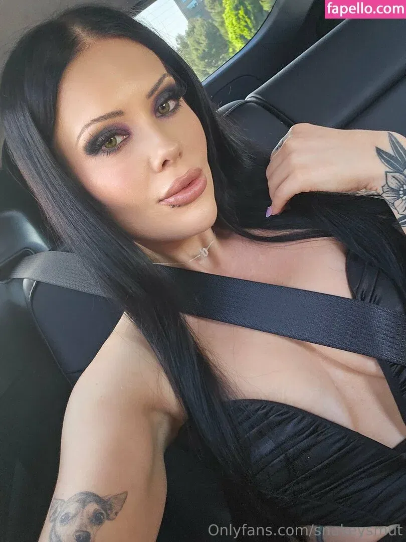 SnakeySmut / Victoria / https: / reel Onlyfans Photo Gallery 