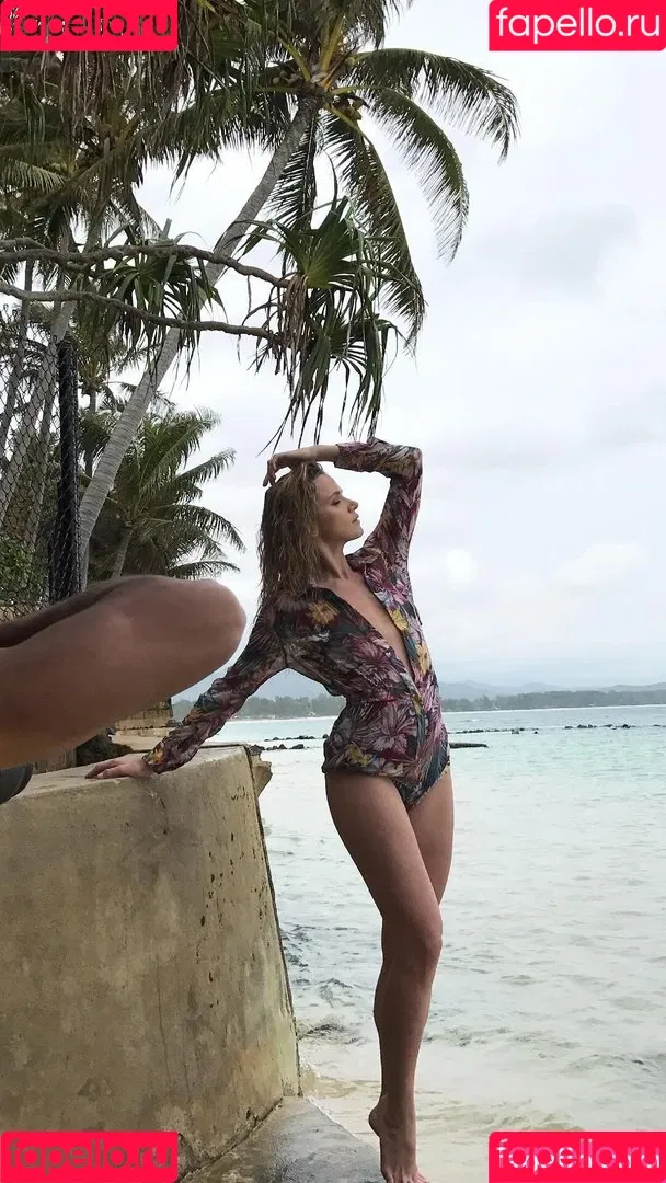 Shantel VanSanten / therealshantel Onlyfans Photo Gallery 