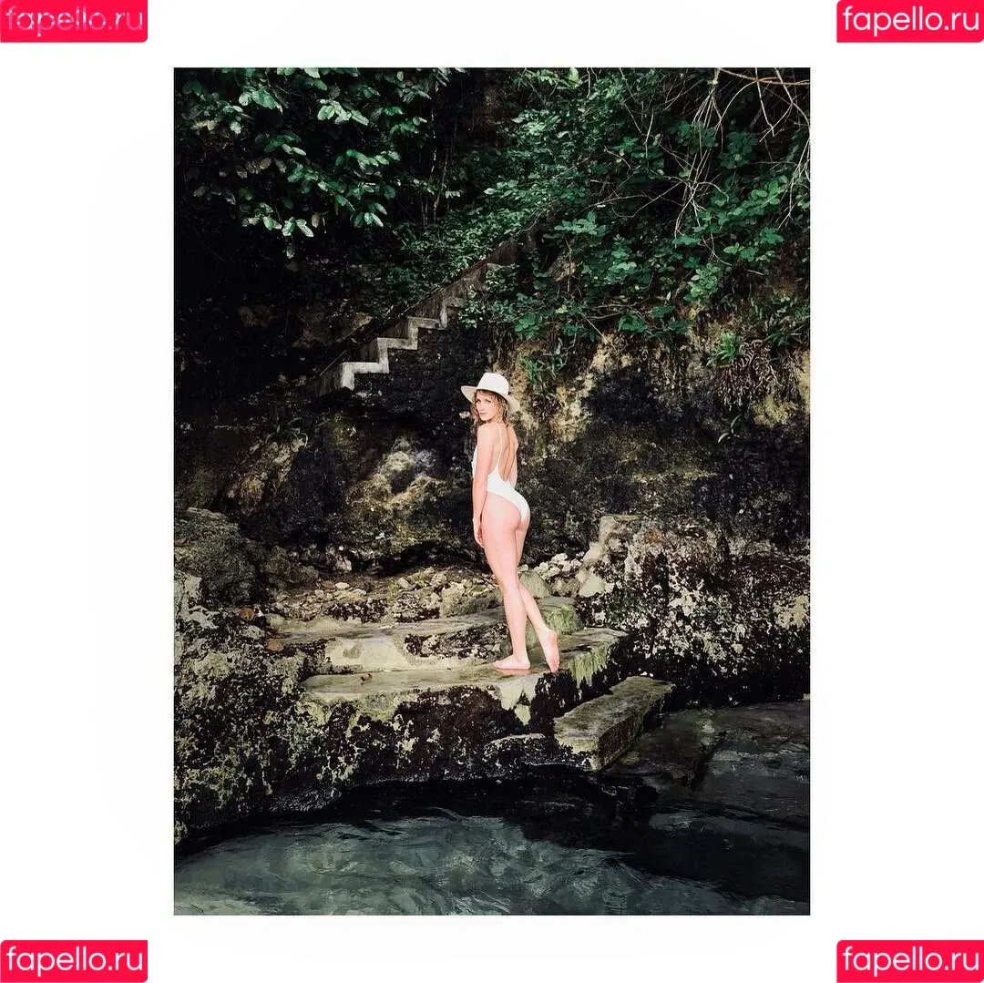 Shantel VanSanten / therealshantel Onlyfans Photo Gallery 