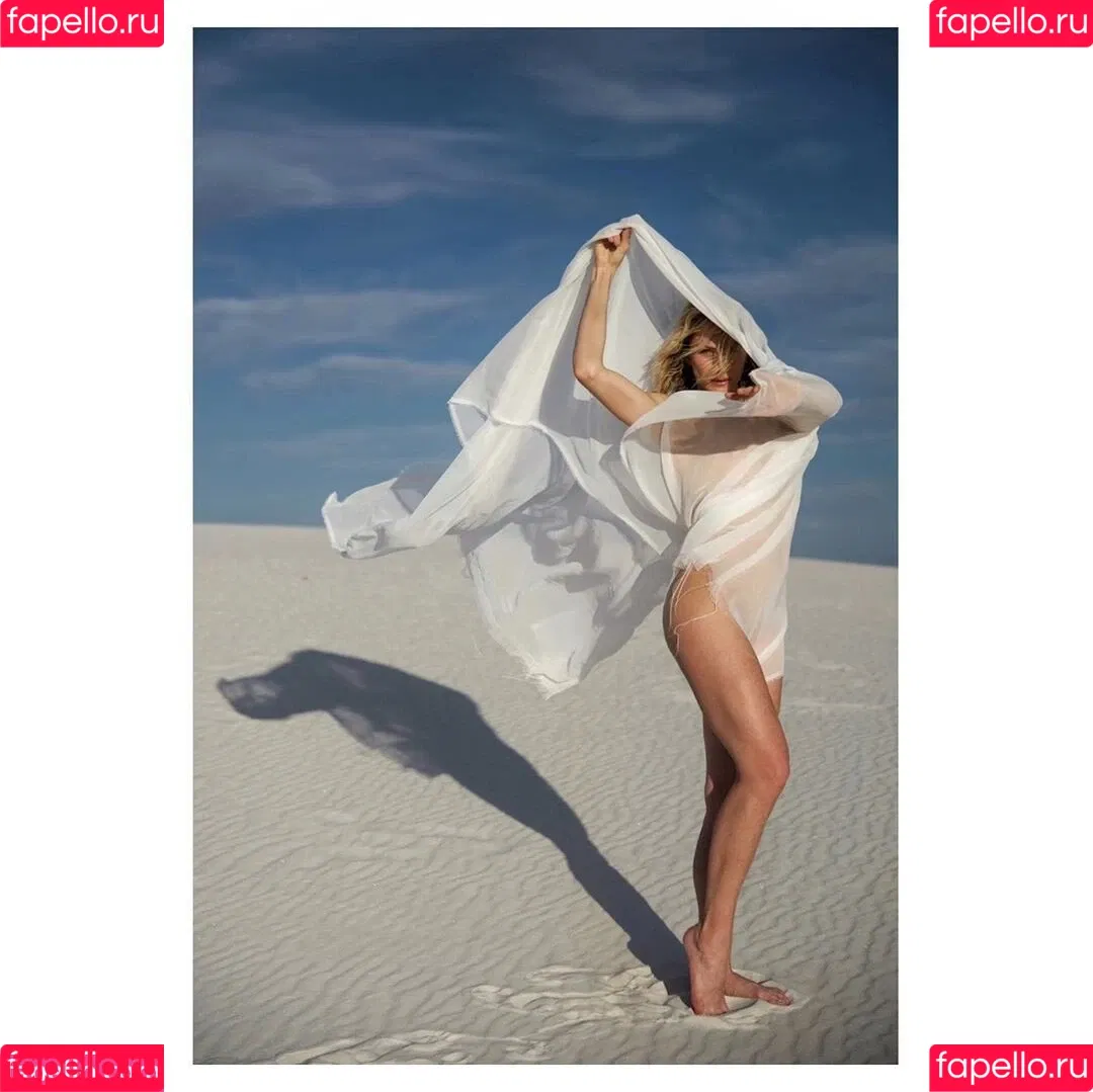 Shantel VanSanten / therealshantel Onlyfans Photo Gallery 