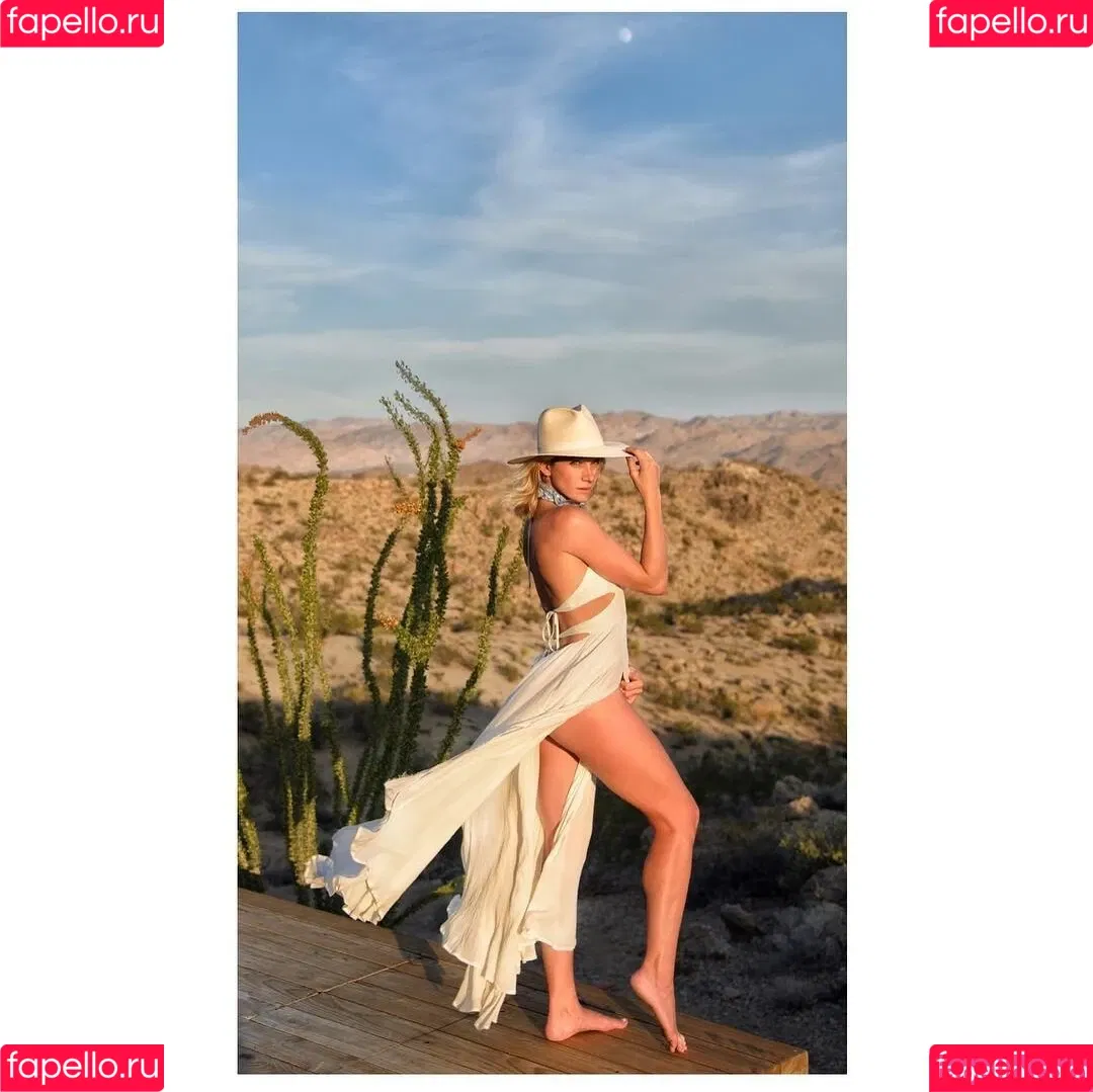 Shantel VanSanten / therealshantel Onlyfans Photo Gallery 