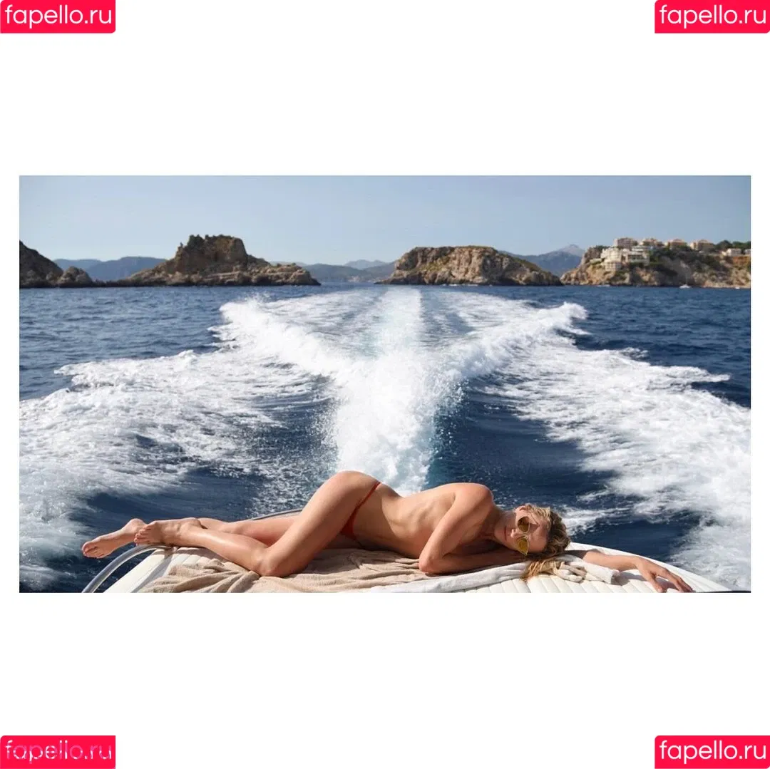 Shantel VanSanten / therealshantel Onlyfans Photo Gallery 