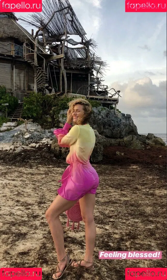 Shantel VanSanten / therealshantel Onlyfans Photo Gallery 