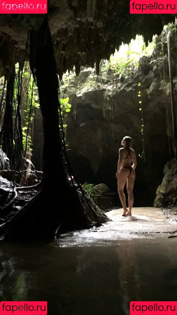 Shantel VanSanten / therealshantel Onlyfans Photo Gallery 