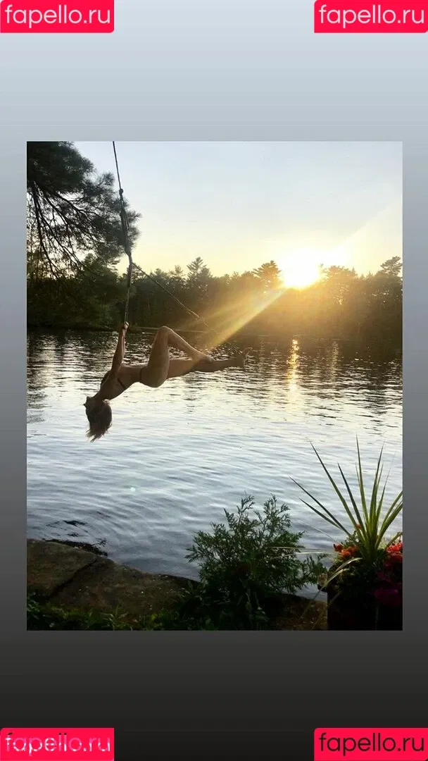 Shantel VanSanten / therealshantel Onlyfans Photo Gallery 