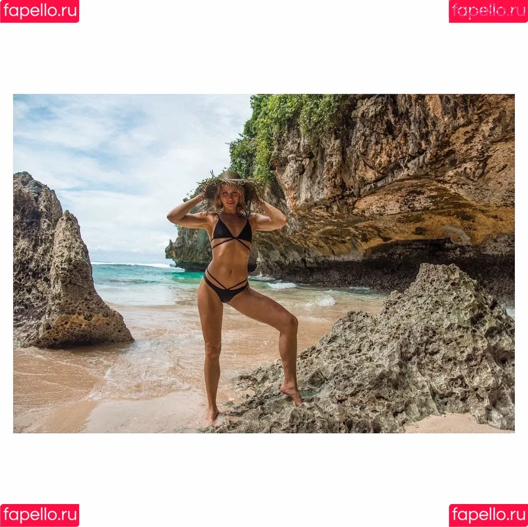 Shantel VanSanten / therealshantel Onlyfans Photo Gallery 