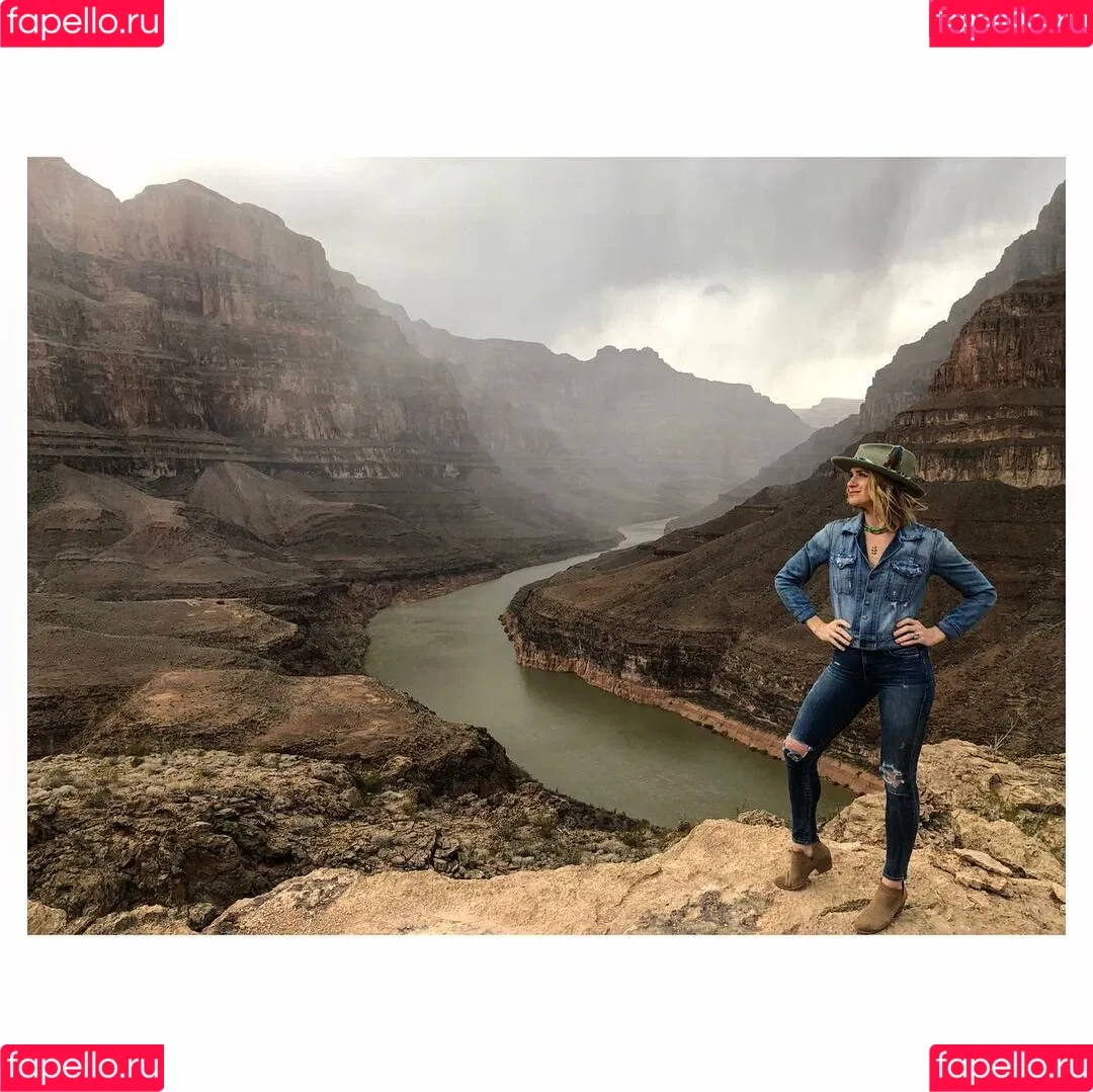 Shantel VanSanten / therealshantel Onlyfans Photo Gallery 