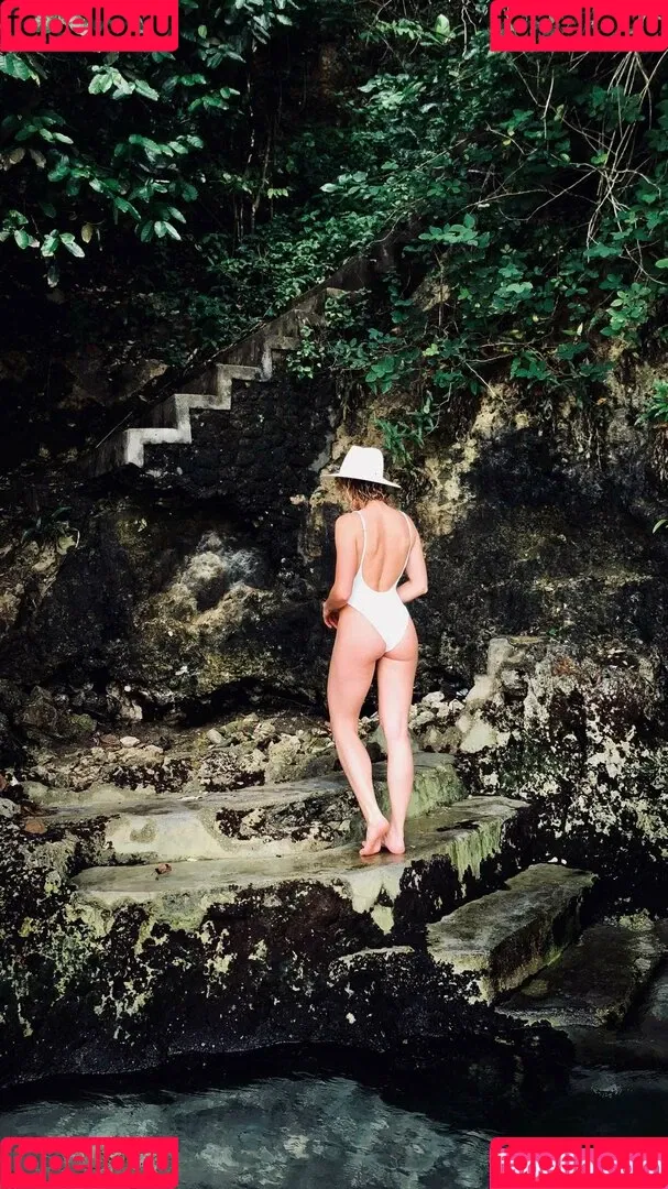 Shantel VanSanten / therealshantel Onlyfans Photo Gallery 