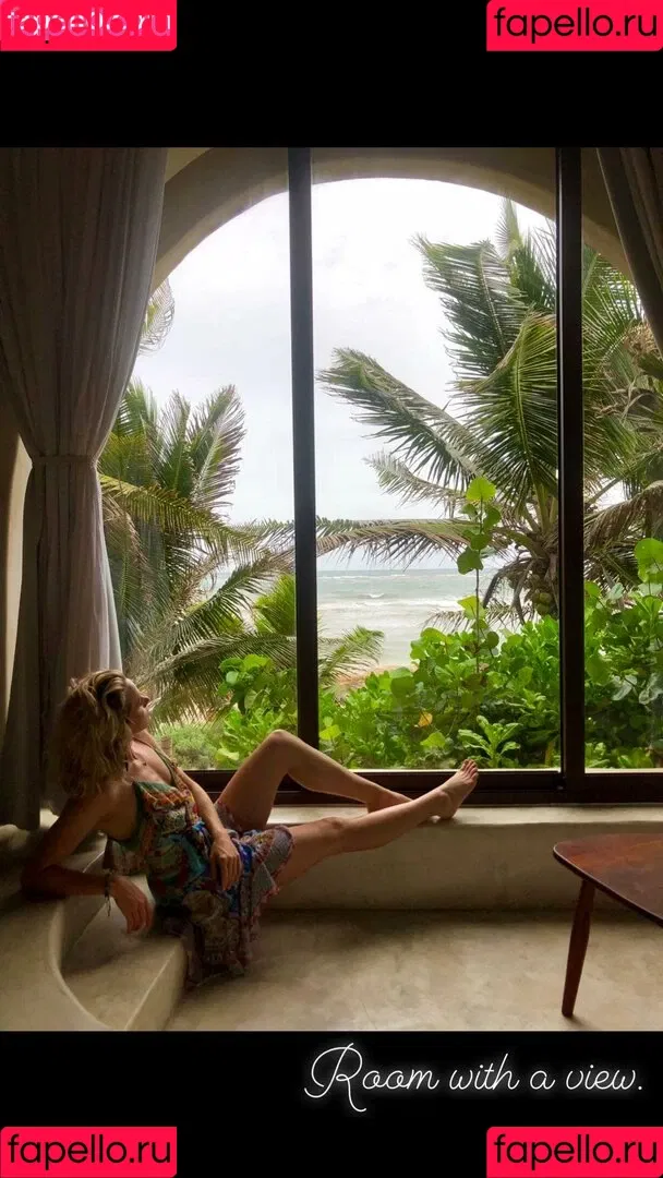 Shantel VanSanten / therealshantel Onlyfans Photo Gallery 