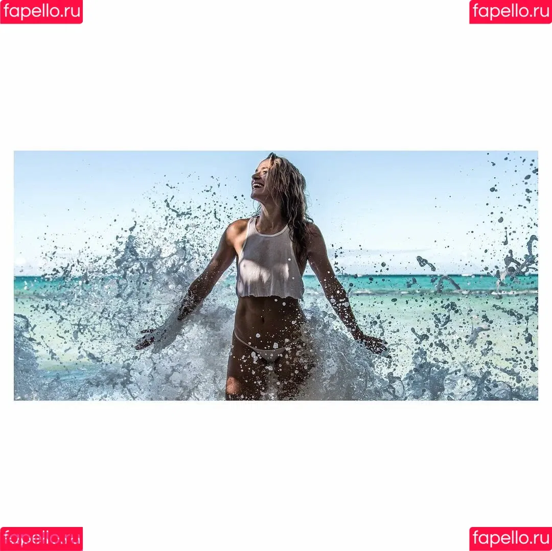 Shantel VanSanten / therealshantel Onlyfans Photo Gallery 