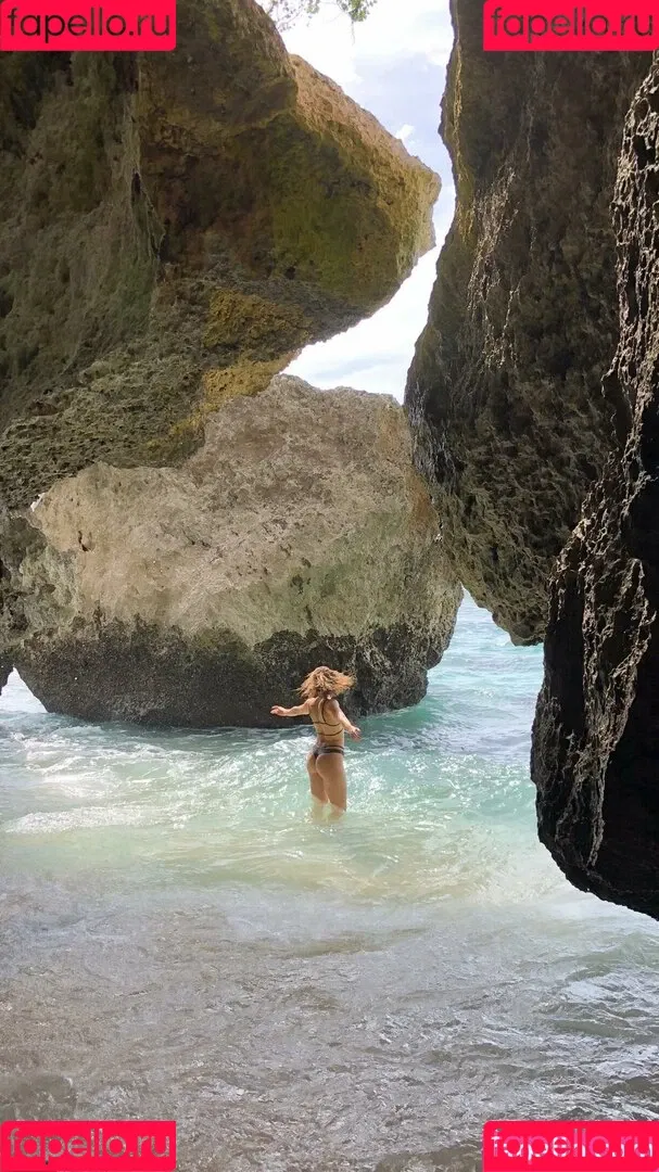 Shantel VanSanten / therealshantel Onlyfans Photo Gallery 