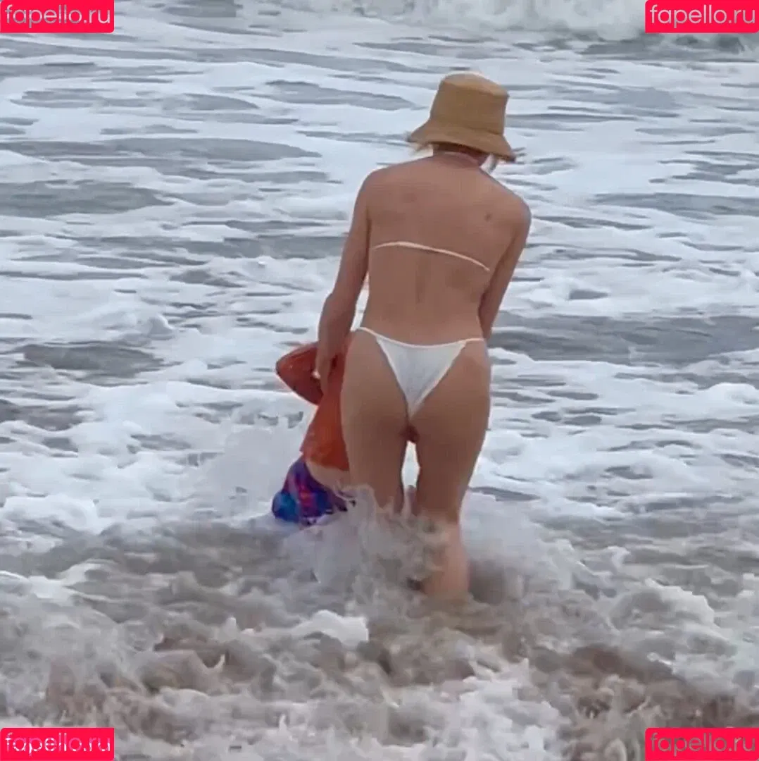 Shantel VanSanten / therealshantel Onlyfans Photo Gallery 