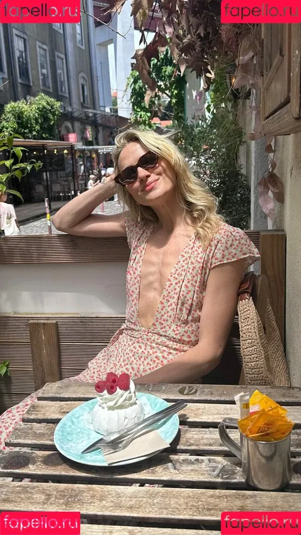 Shantel VanSanten / therealshantel Onlyfans Photo Gallery 