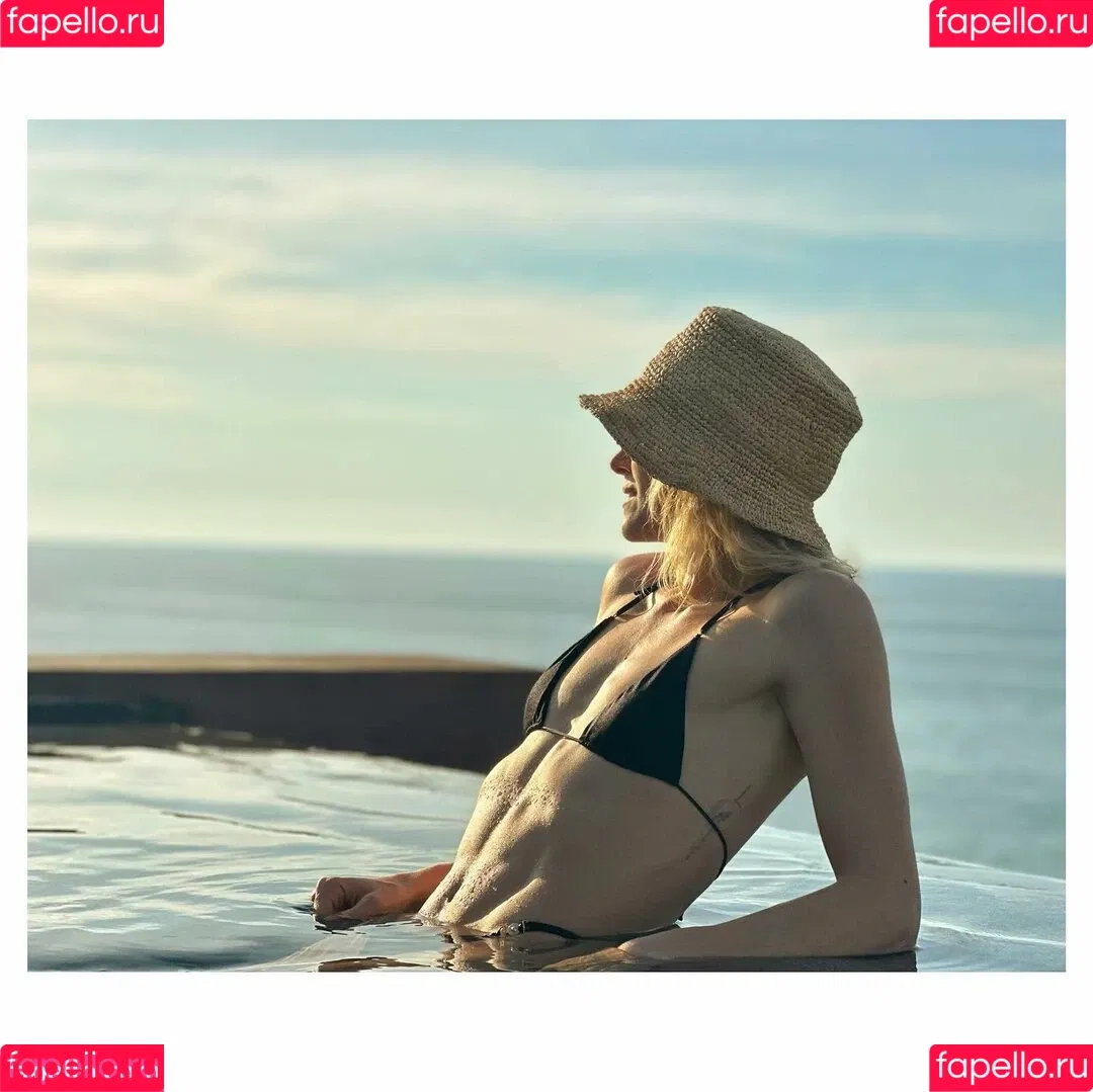Shantel VanSanten / therealshantel Onlyfans Photo Gallery 