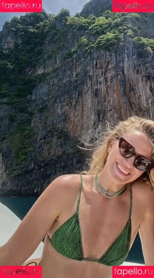 Shantel VanSanten / therealshantel Onlyfans Photo Gallery 